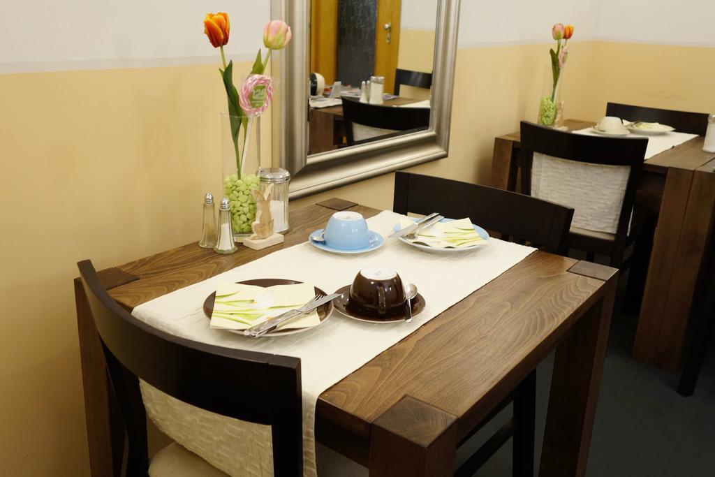 Pension Am Helenenwall Кёльн Экстерьер фото